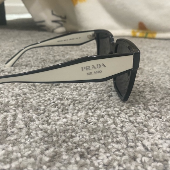 Prada sunglasses - Picture 9 of 10